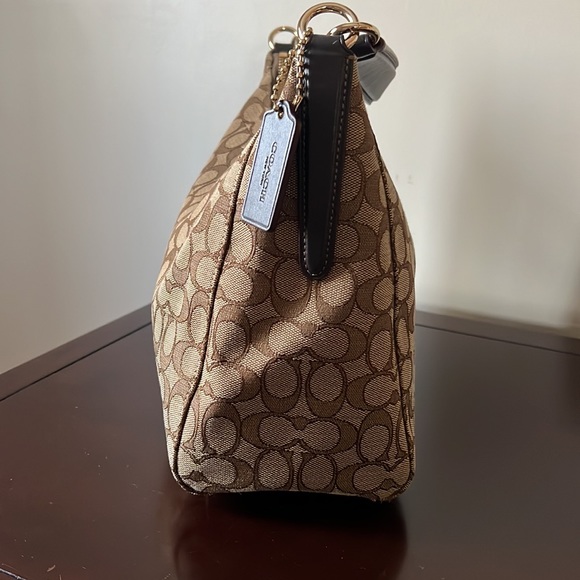 Coach - Picture 6 of 7